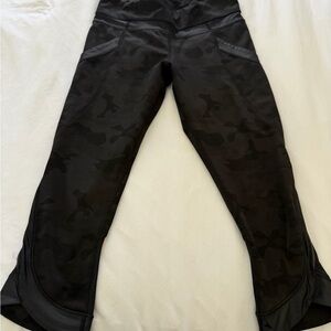lululemon athletica Black Capri Leggings with Zipper Pocket